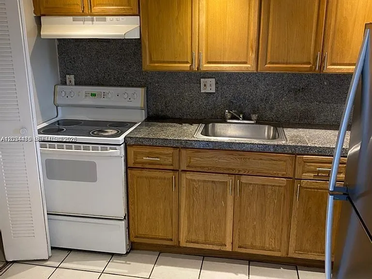 2903 N Miami Beach Blvd #505 — Photo 3