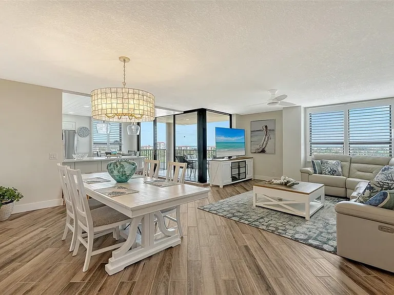 Bahia Del Mar Cir — Photo 3