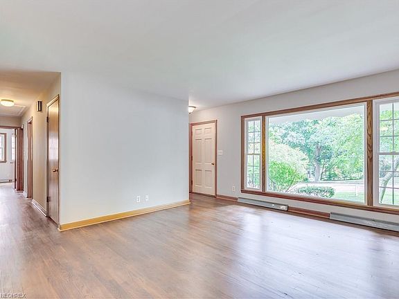 3rd image of 658 Lafayette Dr