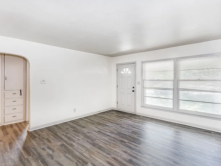 742 S Dellrose Ave — Photo 4