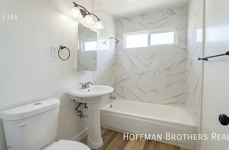3206 W 60th St #4 — Photo 7