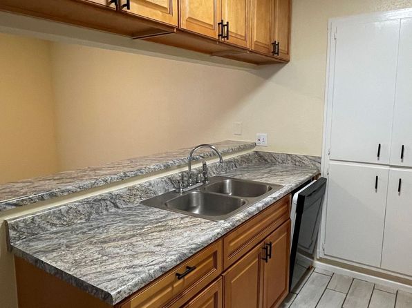 724 S 1st St, La Porte, TX