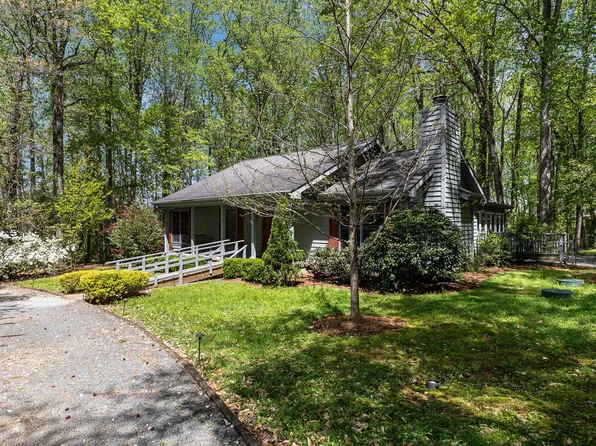 208 Northwood Dr, Chapel Hill, NC 27516