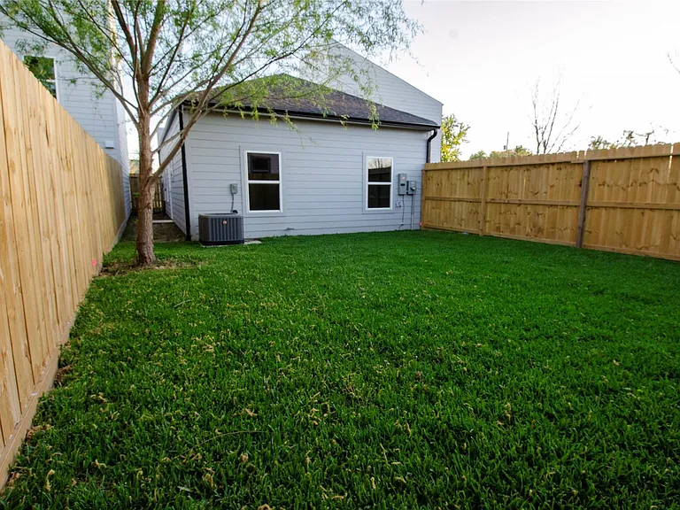 2830 Mansfield St — Photo 18