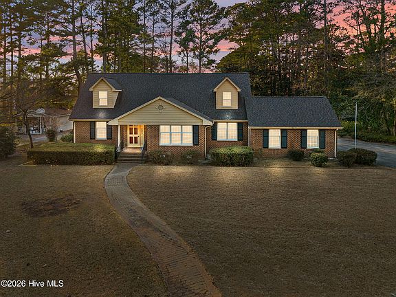 2nd image of 2002 S Elm Street