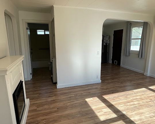 5th image of 910 Valley View Dr
