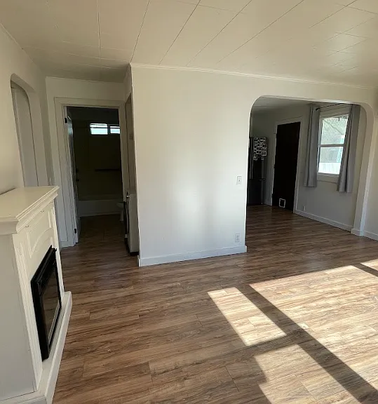 910 Valley View Dr — Photo 5
