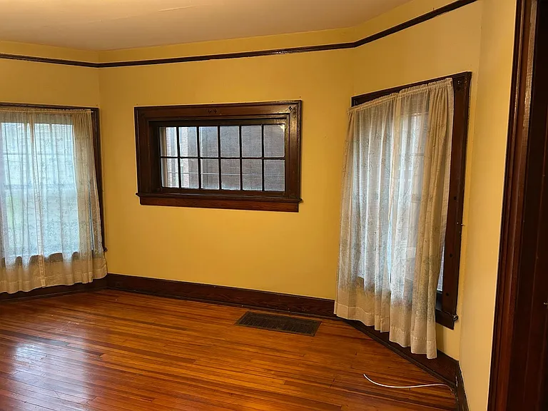 2027 Murray Ave. — Photo 6