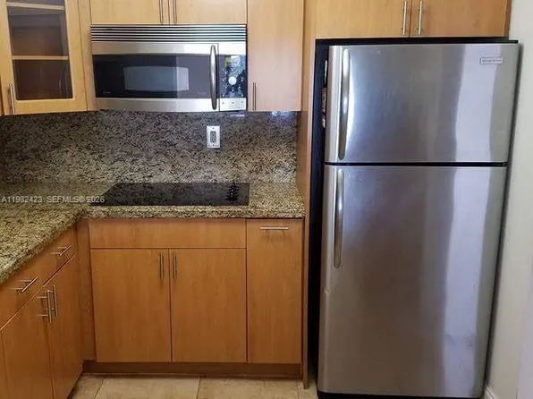 9682 Fontainebleau Blvd APT 202, Miami, FL 33172