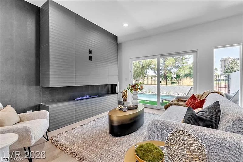 3 bed, 2.5 bath, 2612 sqft, $6,250 — Photo 3
