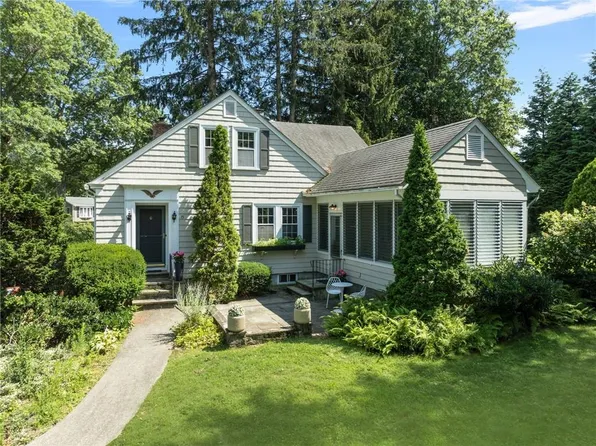 75 Mark Wood Dr, Barrington, RI 02806