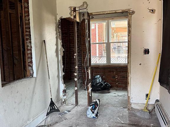 4th image of 40 Hollywood Ave