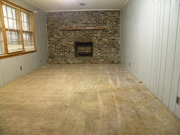4th image of 9 Sunny Wood Ln