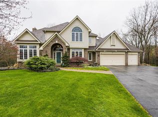 18 Oakmark Cir, Pittsford, NY 14534