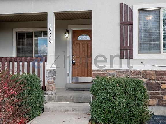 Exterior Front Entry