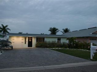 17716 Long Point Dr, Redington Shores, FL 33708