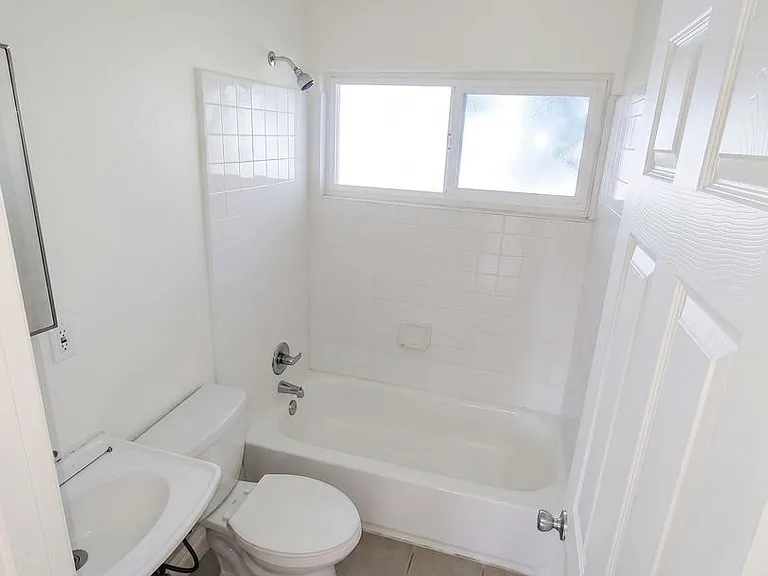 10100 Walnut St — Photo 9