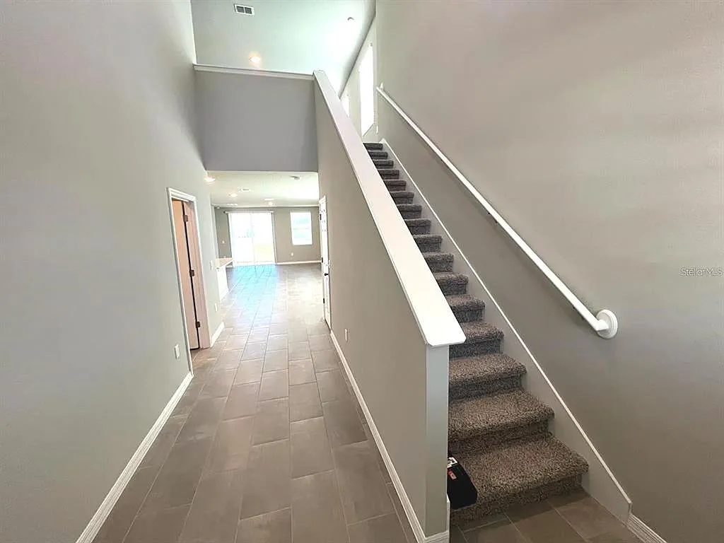 4 bed, 2.5 bath, 2168 sqft, $2,600 — Photo 2