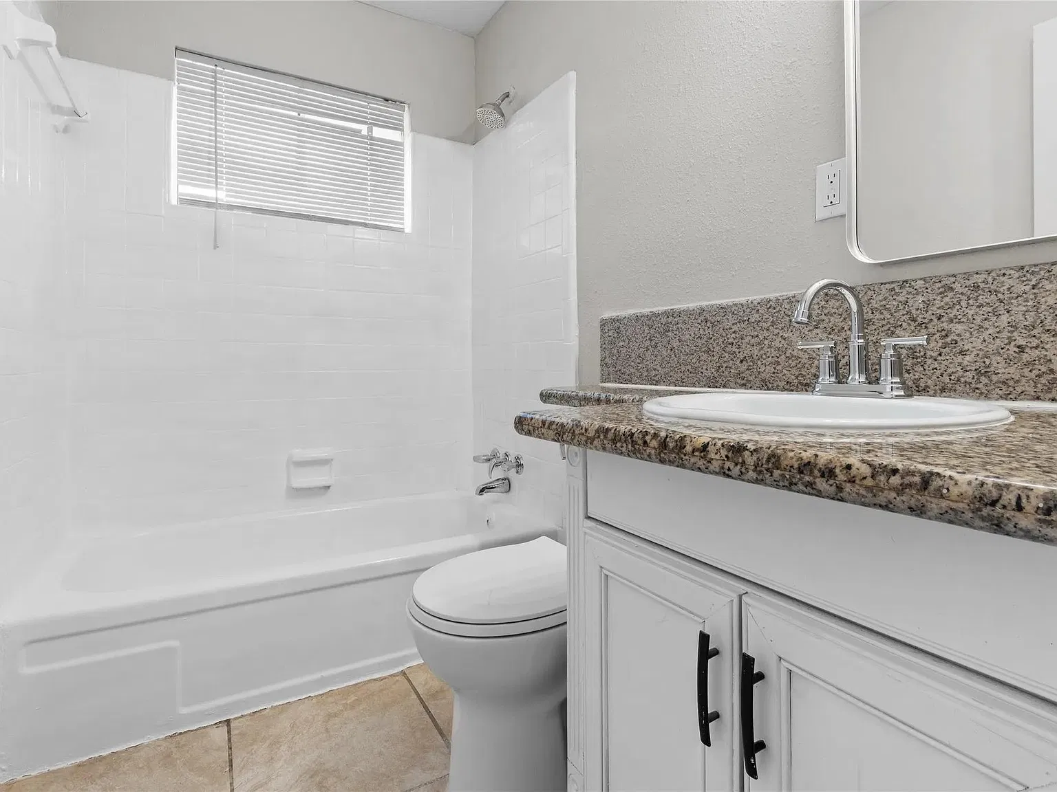 2 bed, 1.0 bath, 700 sqft, $1,100 — Photo 4