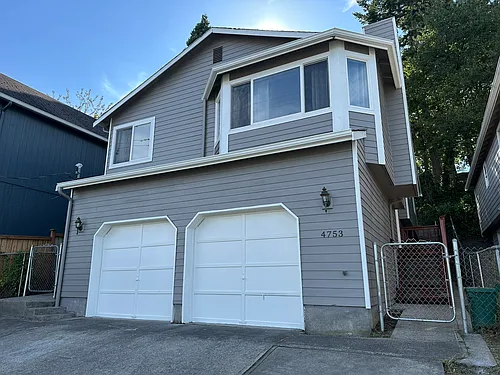 4753 5th Ave NE Photo 1