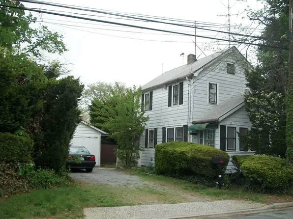 10 Prospect St, Hicksville, NY 11801