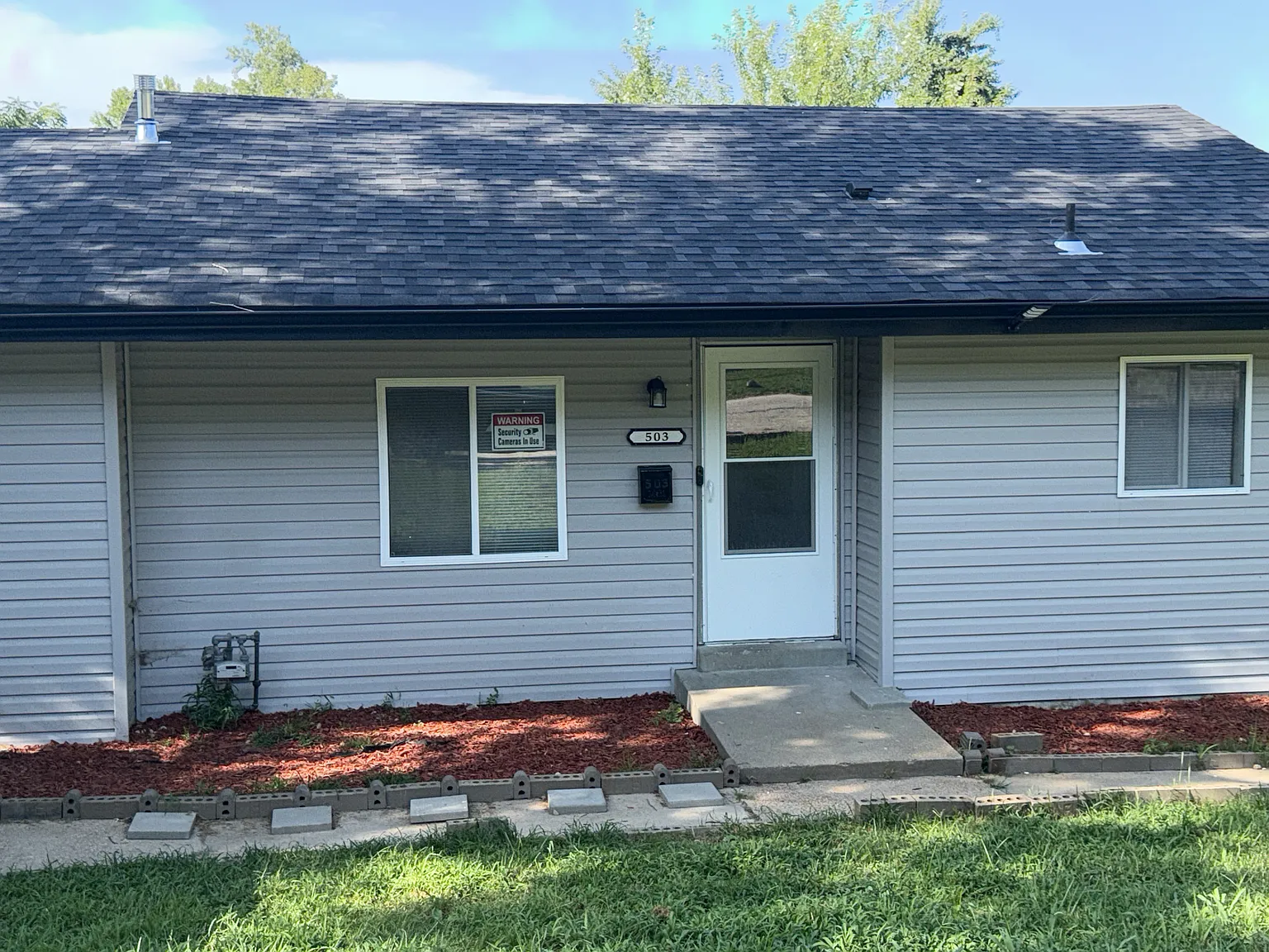 2 bed, 1.5 bath, 1100 sqft, $1,300 — Photo 2