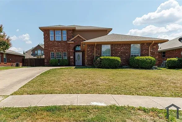 4 bed, 2340 sqft, $3,519 — Photo 2