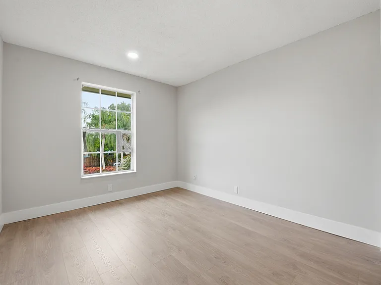 7318 NW 75th St — Photo 19