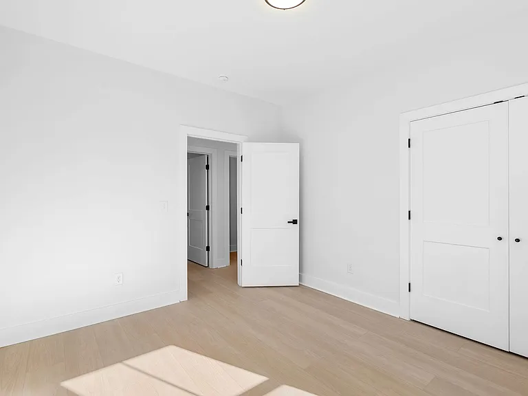 930 Glass St — Photo 29