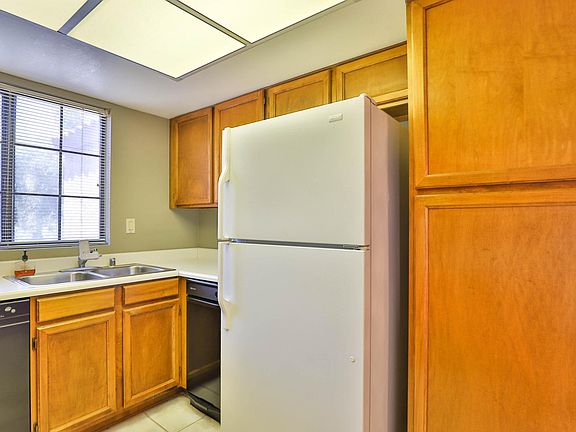 5th image of 925 N College Ave Unit C209