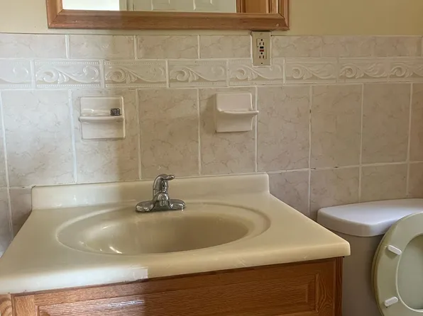 1380 Dumont Avenue image 2 of 9