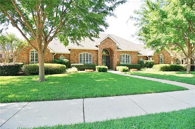 1st image of 813 Blue Jay Ln