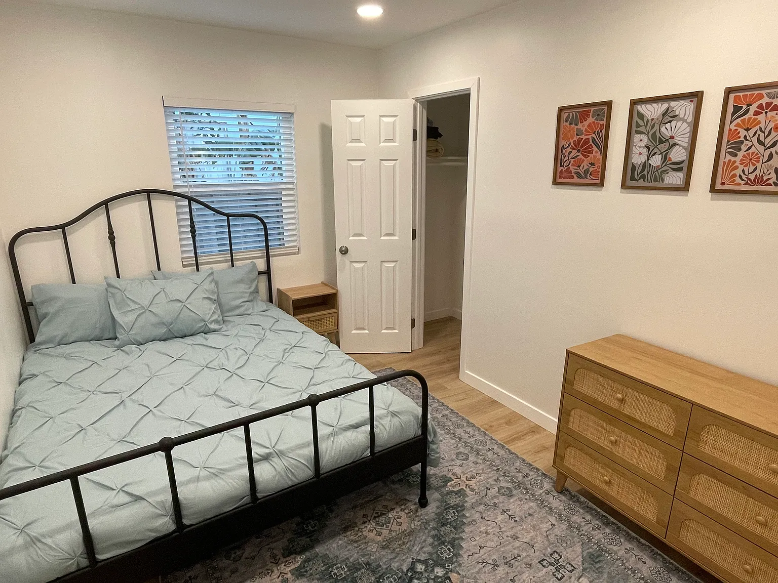 2 bed, 700 sqft, $3,300 — Photo 4