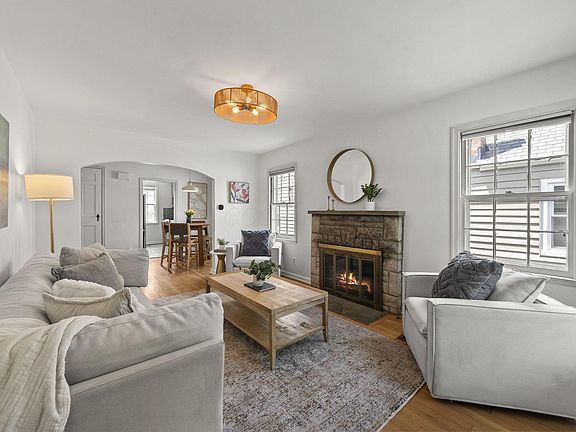 5th image of 105 E Royal Forest Blvd