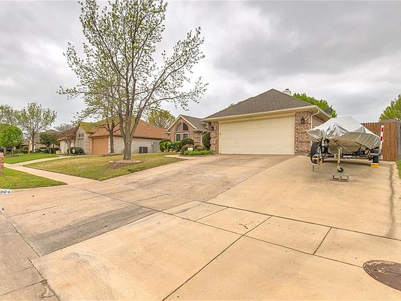 3rd image of 316 Woodcrest Dr