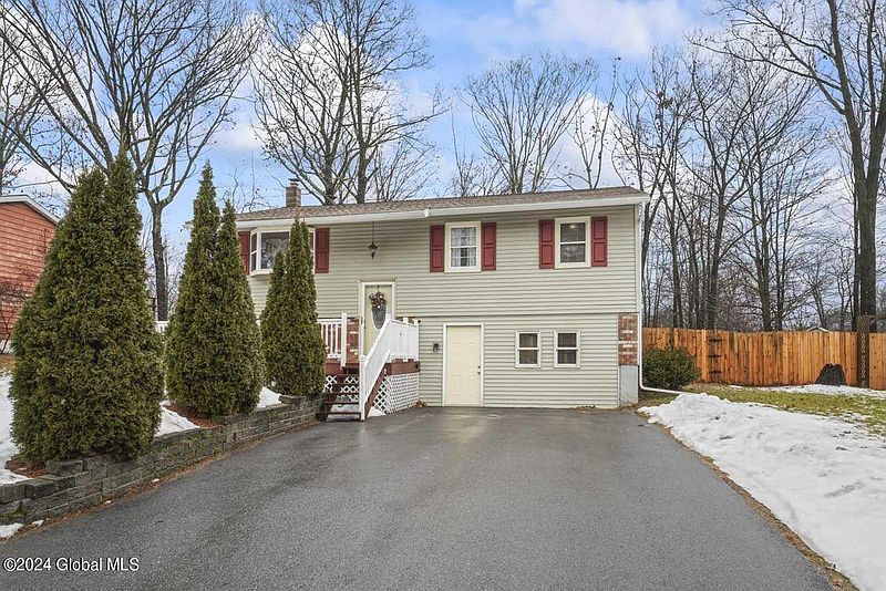 2nd image of 32 Ferndell Spring Drive