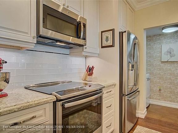 4th image of 3020 NE 32nd Ave APT 404