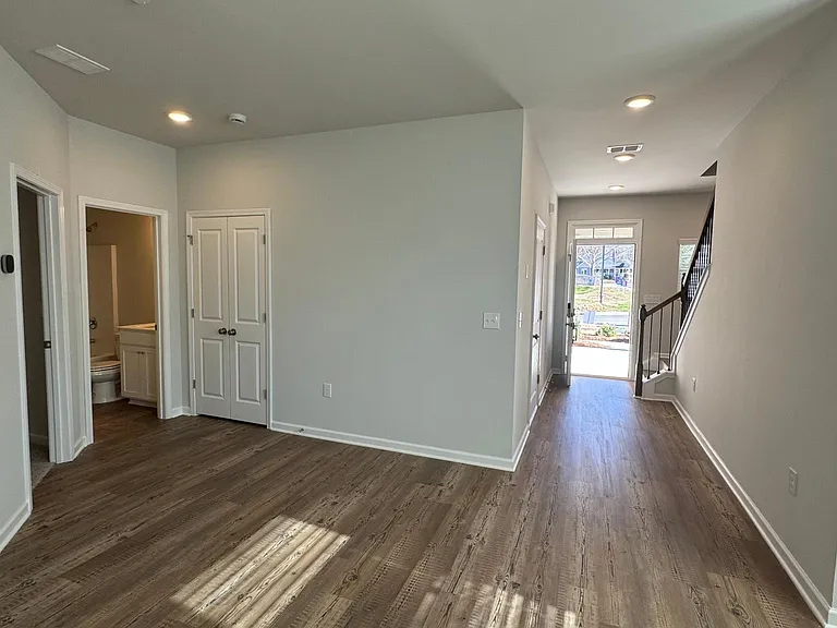 2110 Ecoland Dr — Photo 5