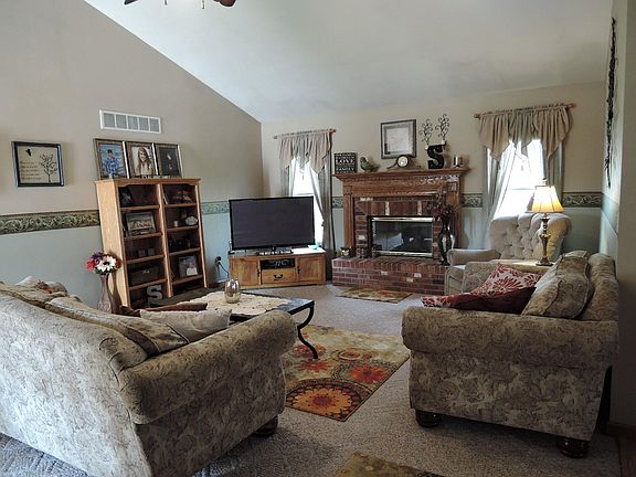 5th image of 11 Lindenwood Dr