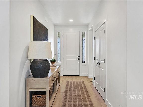 3rd image of 4311 Tropic Way