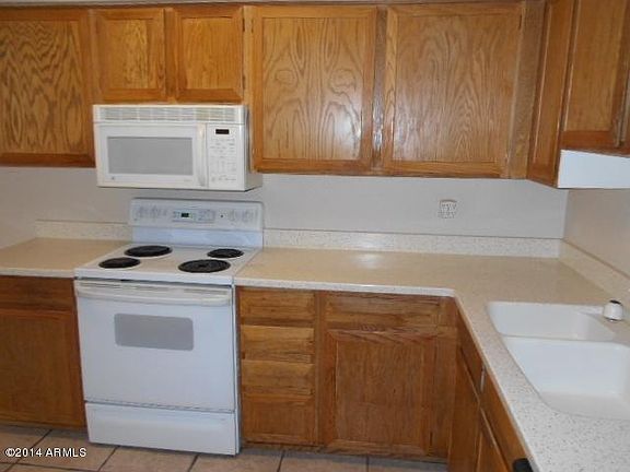 5th image of 2221 W Farmdale Ave Unit 8