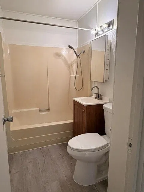 2 bed, 800 sqft, $2,000 — Photo 3