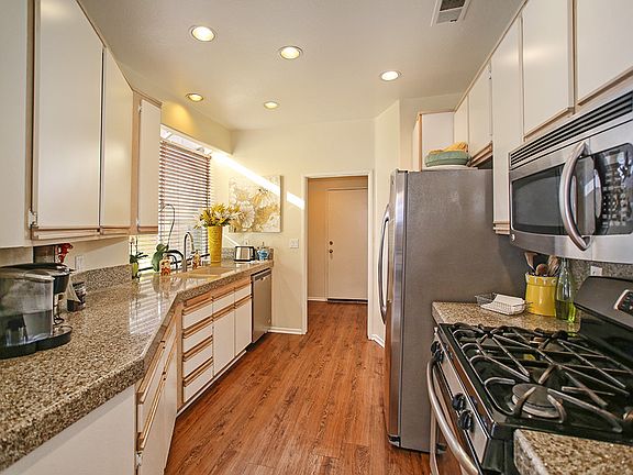 4th image of 10 Highpark Pl