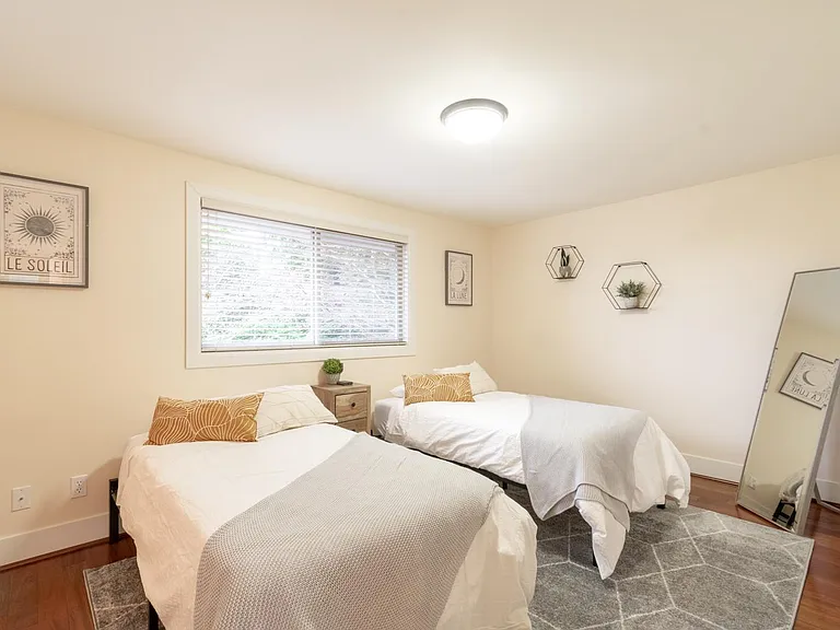 247 W Lake Sammamish Pkwy SE — Photo 11