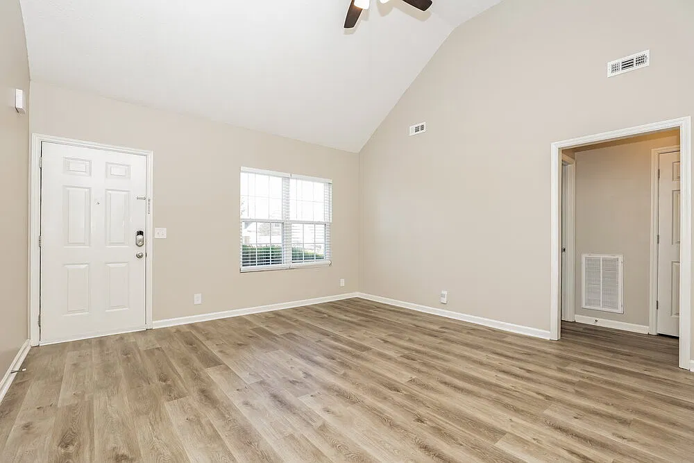3 bed, 2.0 bath, 1072 sqft, $1,795 — Photo 3