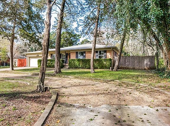 2nd image of 1203 Lady Ln
