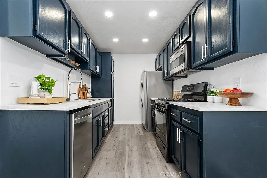 2 bed, 968 sqft, $3,100 — Photo 2