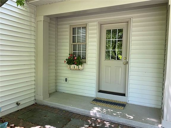 3rd image of 22 Turnberry Ln
