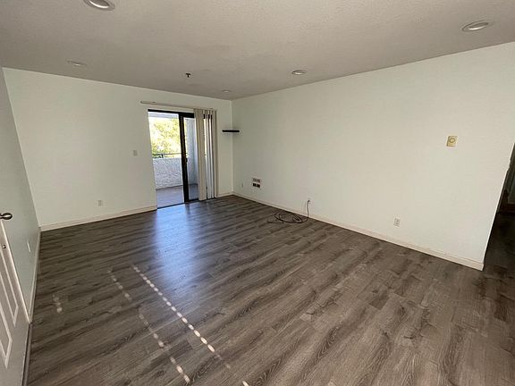 5th image of 880 E Fremont Ave APT 428
