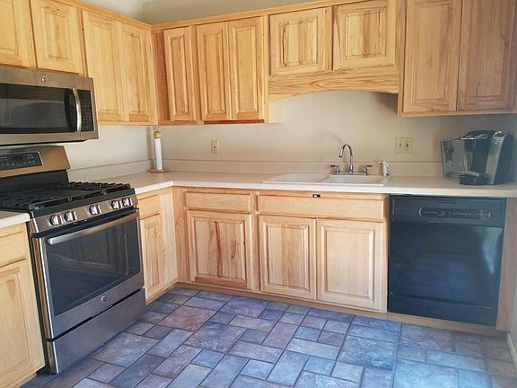 3rd image of 10337 Hiawatha Ln